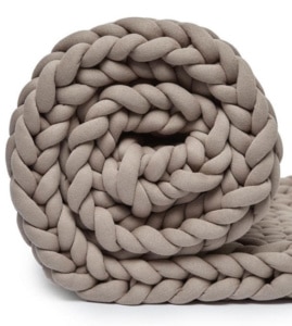 The Yaasa knitted weighted blanket comes in two different weight