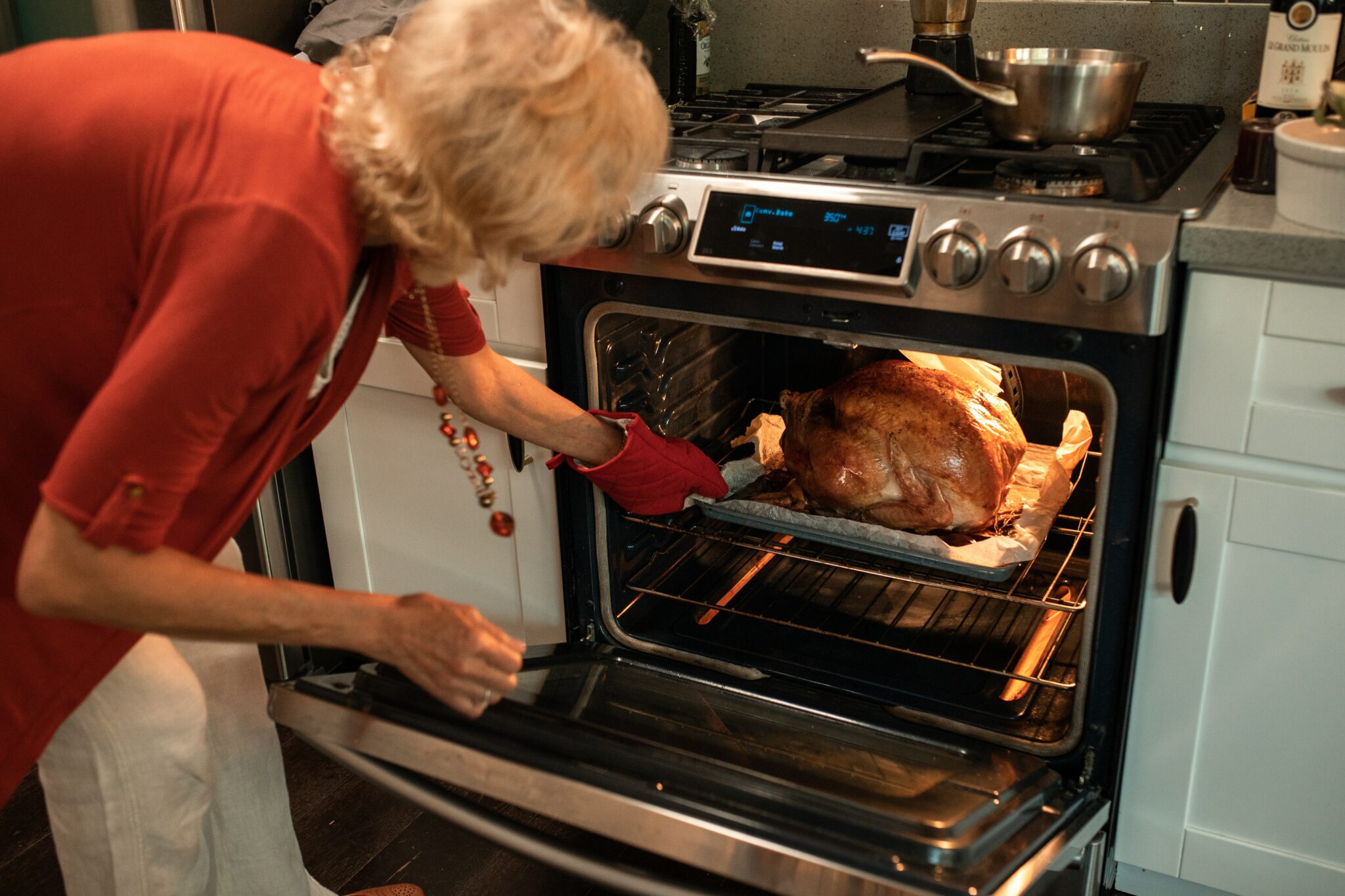 why-does-thanksgiving-dinner-make-you-sleepy-our-sleep-guide